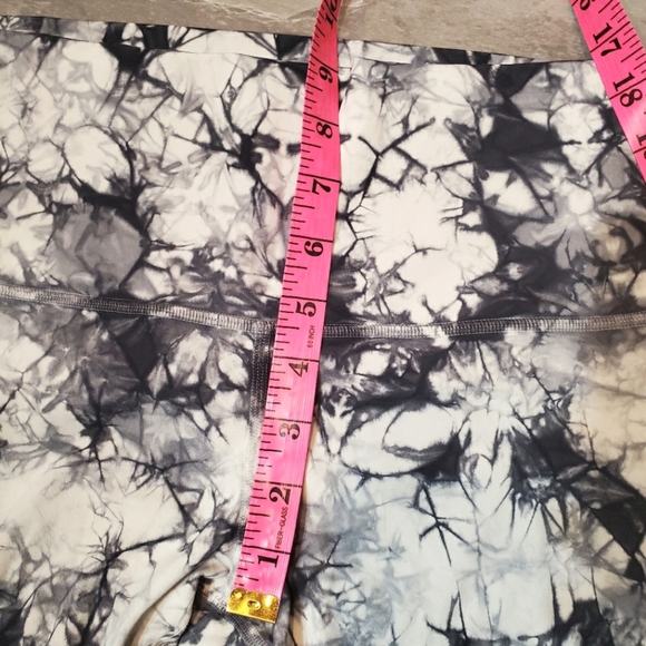 NWOT Lululemon Wunder Under Hi-Rise 7/8 Tight Full-On Luxtreme. White, Grey. 6. - Picture 12 of 13